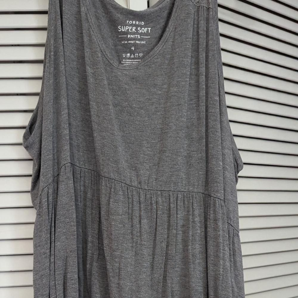 Torrid 4x empire waist gray sleeveless tshirt.